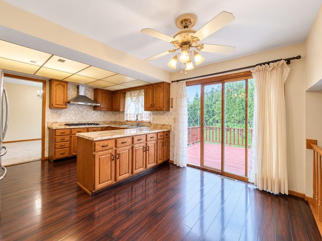 1428 Roslyn Road, Schaumburg, IL 60193