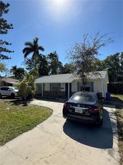 2001 14TH AVENUE W, Bradenton, FL 34205