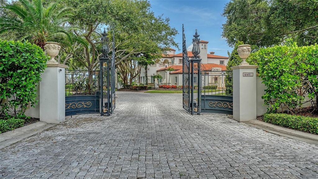 4423 BAY SHORE ROAD, Sarasota, FL 34234