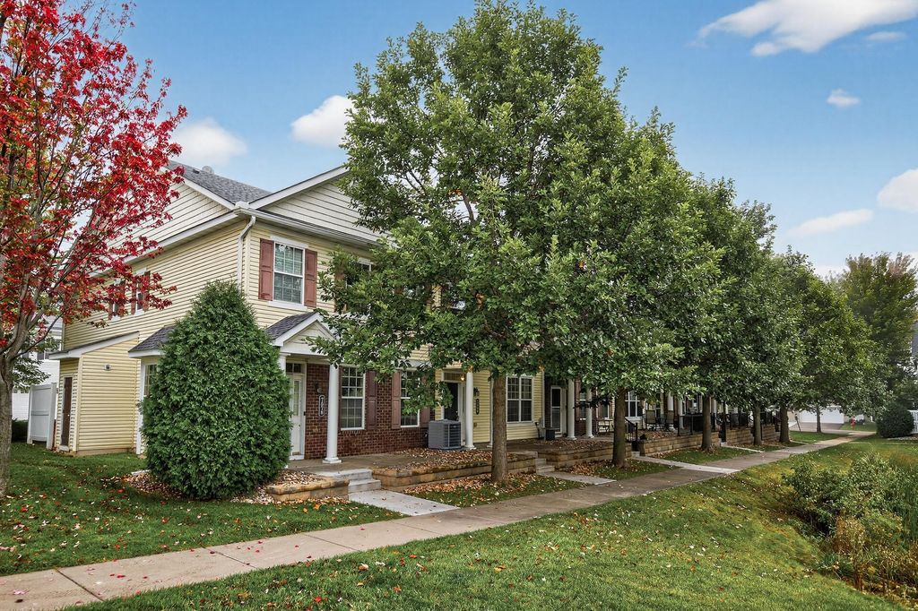 7580 Lower 11th Street N, Oakdale, MN 55128