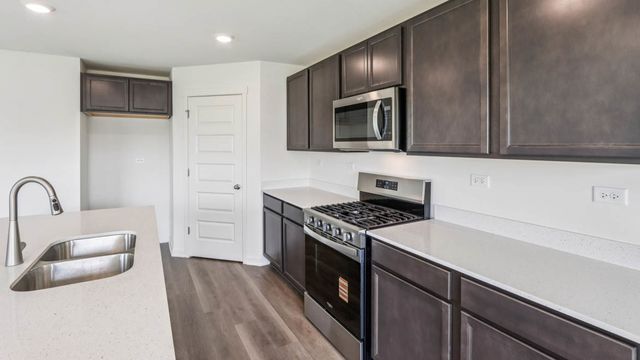 2467 Barbera Drive, Oswego, IL 60543