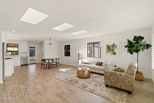 840 E OCOTILLO Road, Phoenix, AZ 85014