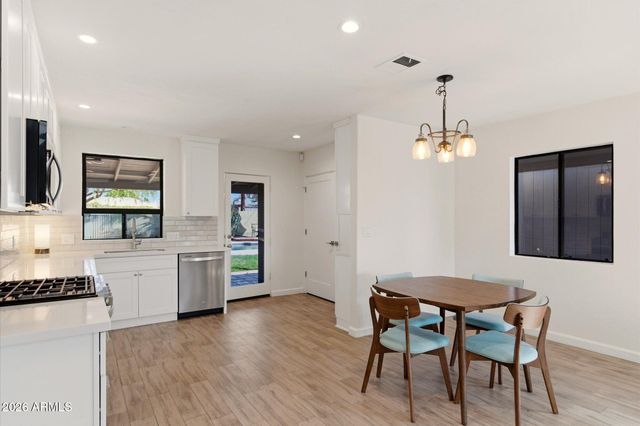 840 E OCOTILLO Road, Phoenix, AZ 85014