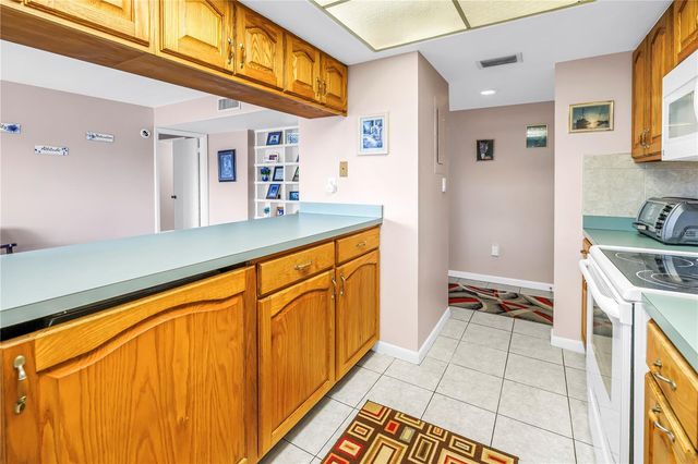 750 N VILLAGE DRIVE N 105, St Petersburg, FL 33716