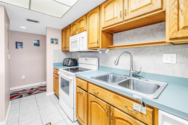 750 N VILLAGE DRIVE N 105, St Petersburg, FL 33716