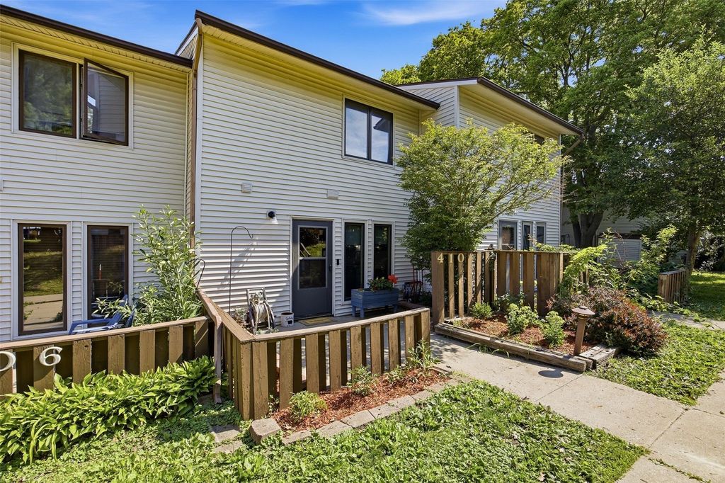 410 Hawaii Court, Iowa City, IA 52246