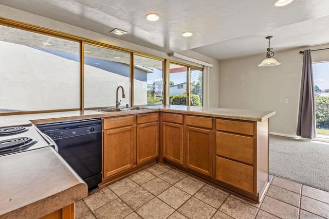 3808 Vista Campana 26, Oceanside, CA 92057