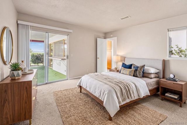 3808 Vista Campana 26, Oceanside, CA 92057