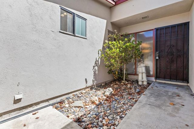 3808 Vista Campana 26, Oceanside, CA 92057