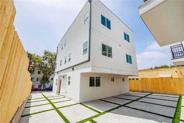 4513 Rosewood, Los Angeles, CA 90004