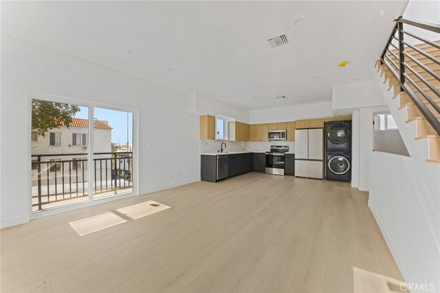 4513 Rosewood, Los Angeles, CA 90004