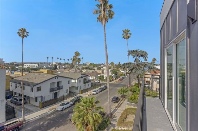 4513 Rosewood, Los Angeles, CA 90004