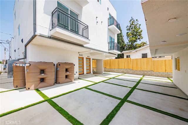 4513 Rosewood, Los Angeles, CA 90004