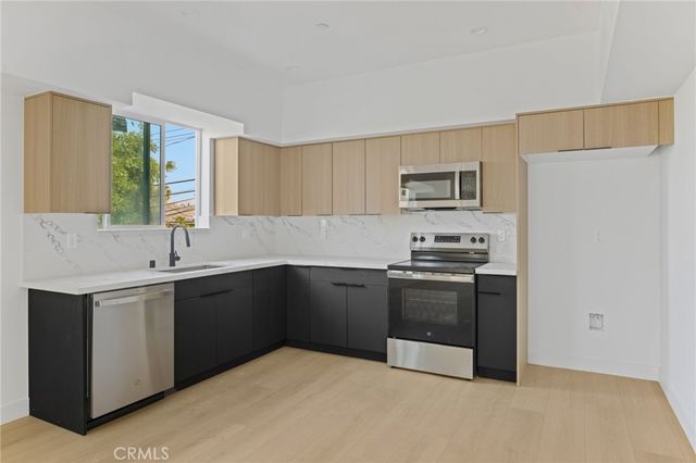 4513 Rosewood, Los Angeles, CA 90004