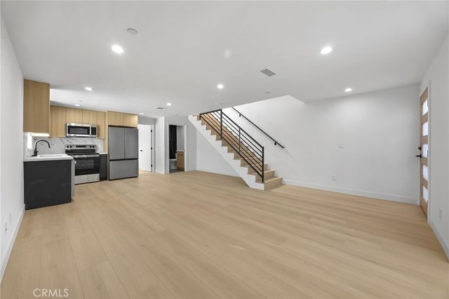 4513 Rosewood, Los Angeles, CA 90004