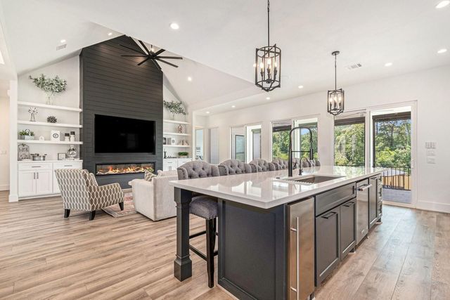 111 Seagull Path, Point Blank, TX 77364