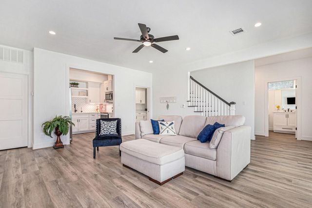 111 Seagull Path, Point Blank, TX 77364