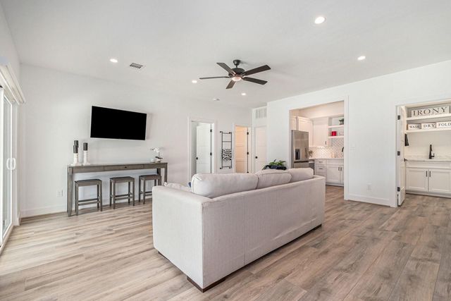 111 Seagull Path, Point Blank, TX 77364