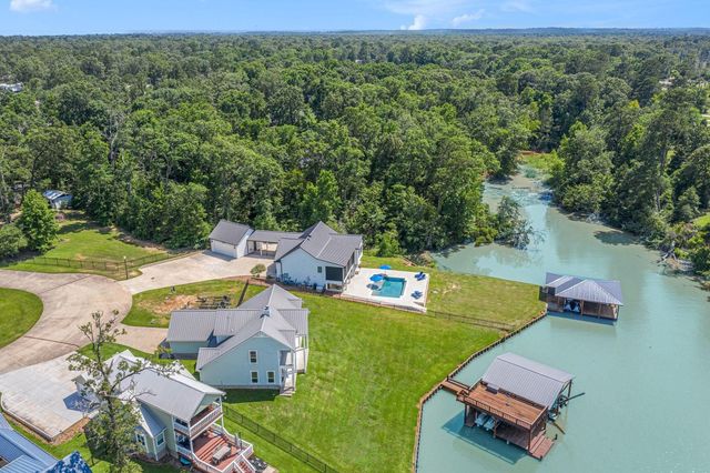 111 Seagull Path, Point Blank, TX 77364