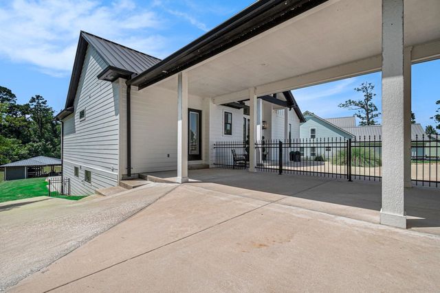 111 Seagull Path, Point Blank, TX 77364