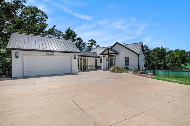 111 Seagull Path, Point Blank, TX 77364