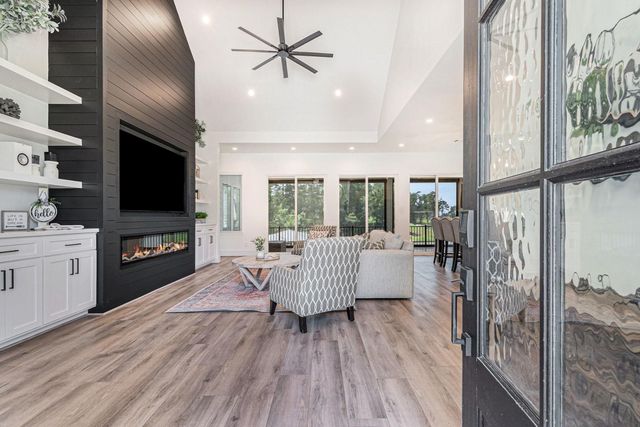 111 Seagull Path, Point Blank, TX 77364