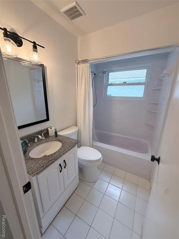 15708 Birwood Avenue, Beverly Hills, MI 48025
