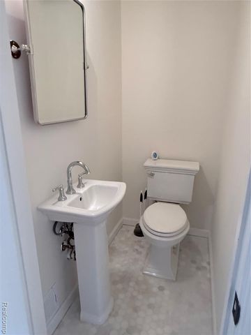 15708 Birwood Avenue, Beverly Hills, MI 48025