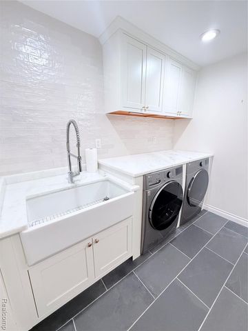 15708 Birwood Avenue, Beverly Hills, MI 48025