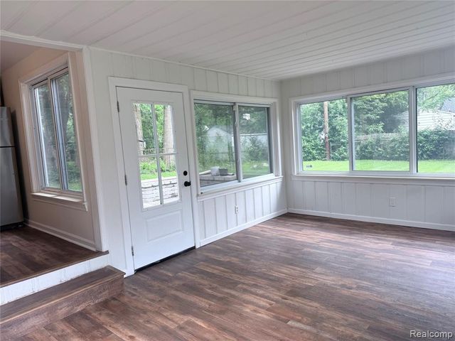 15708 Birwood Avenue, Beverly Hills, MI 48025