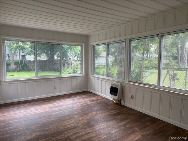 15708 Birwood Avenue, Beverly Hills, MI 48025