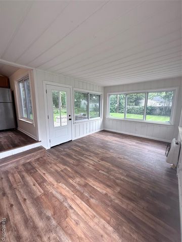 15708 Birwood Avenue, Beverly Hills, MI 48025