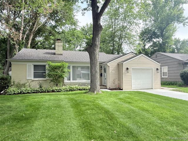 15708 Birwood Avenue, Beverly Hills, MI 48025