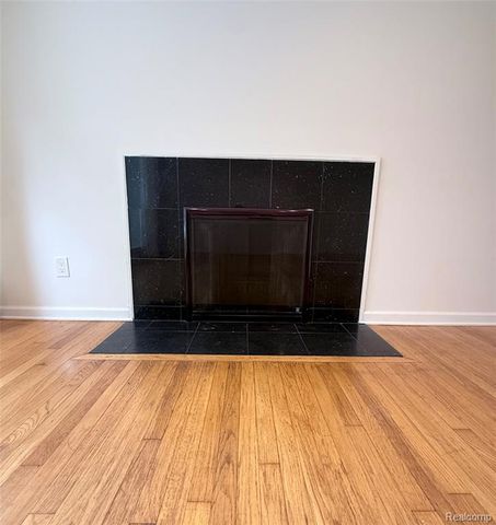 15708 Birwood Avenue, Beverly Hills, MI 48025
