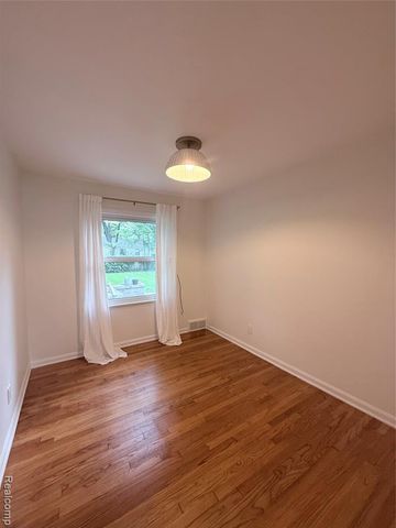 15708 Birwood Avenue, Beverly Hills, MI 48025