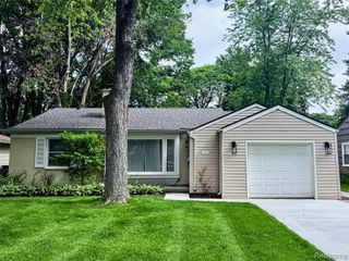 15708 Birwood Avenue, Beverly Hills, MI 48025