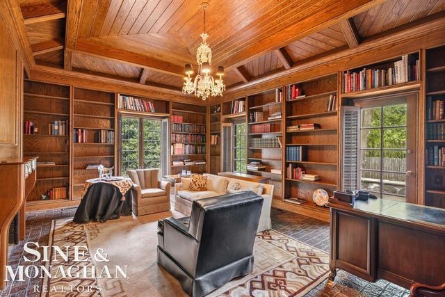 19 Stratton Place, Grosse Pointe Shores, MI 48236