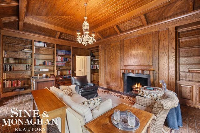 19 Stratton Place, Grosse Pointe Shores, MI 48236