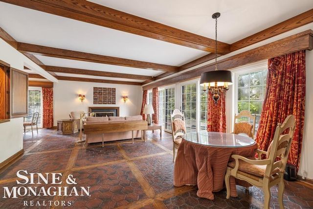 19 Stratton Place, Grosse Pointe Shores, MI 48236