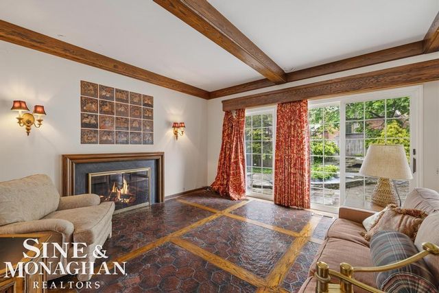 19 Stratton Place, Grosse Pointe Shores, MI 48236