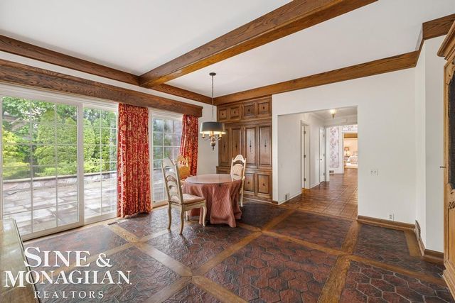 19 Stratton Place, Grosse Pointe Shores, MI 48236