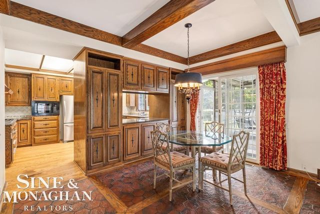 19 Stratton Place, Grosse Pointe Shores, MI 48236