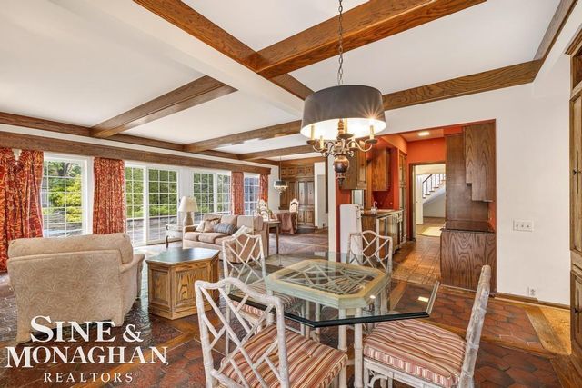 19 Stratton Place, Grosse Pointe Shores, MI 48236