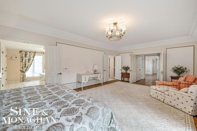 19 Stratton Place, Grosse Pointe Shores, MI 48236