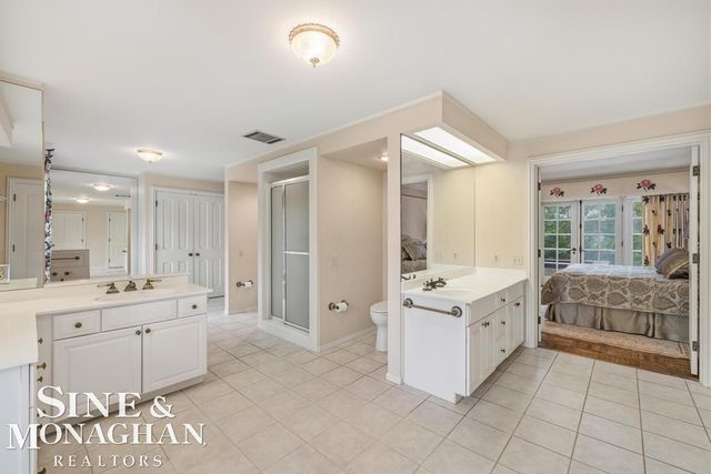 19 Stratton Place, Grosse Pointe Shores, MI 48236