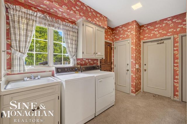 19 Stratton Place, Grosse Pointe Shores, MI 48236