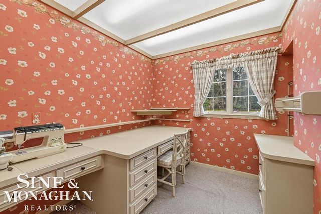19 Stratton Place, Grosse Pointe Shores, MI 48236