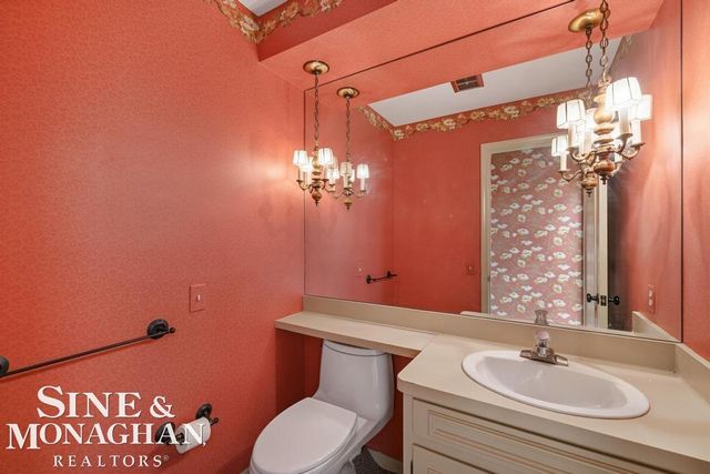 19 Stratton Place, Grosse Pointe Shores, MI 48236
