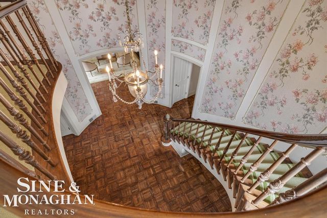 19 Stratton Place, Grosse Pointe Shores, MI 48236