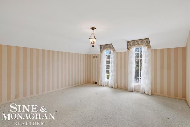 19 Stratton Place, Grosse Pointe Shores, MI 48236
